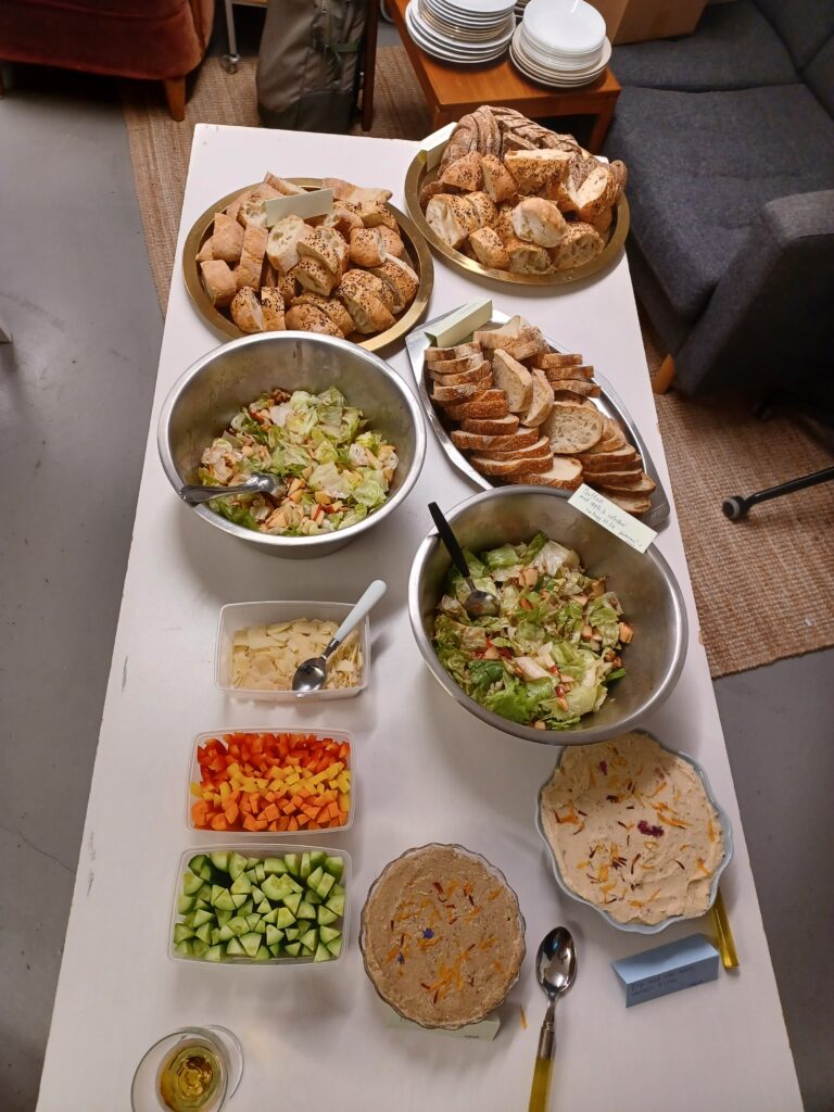 Hembakad bröd och hemgjorda dips